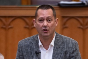 Balos „nagykutyák” kedvelt helyén nyaral a korrupcióval gyanusított MSZP-s politikus